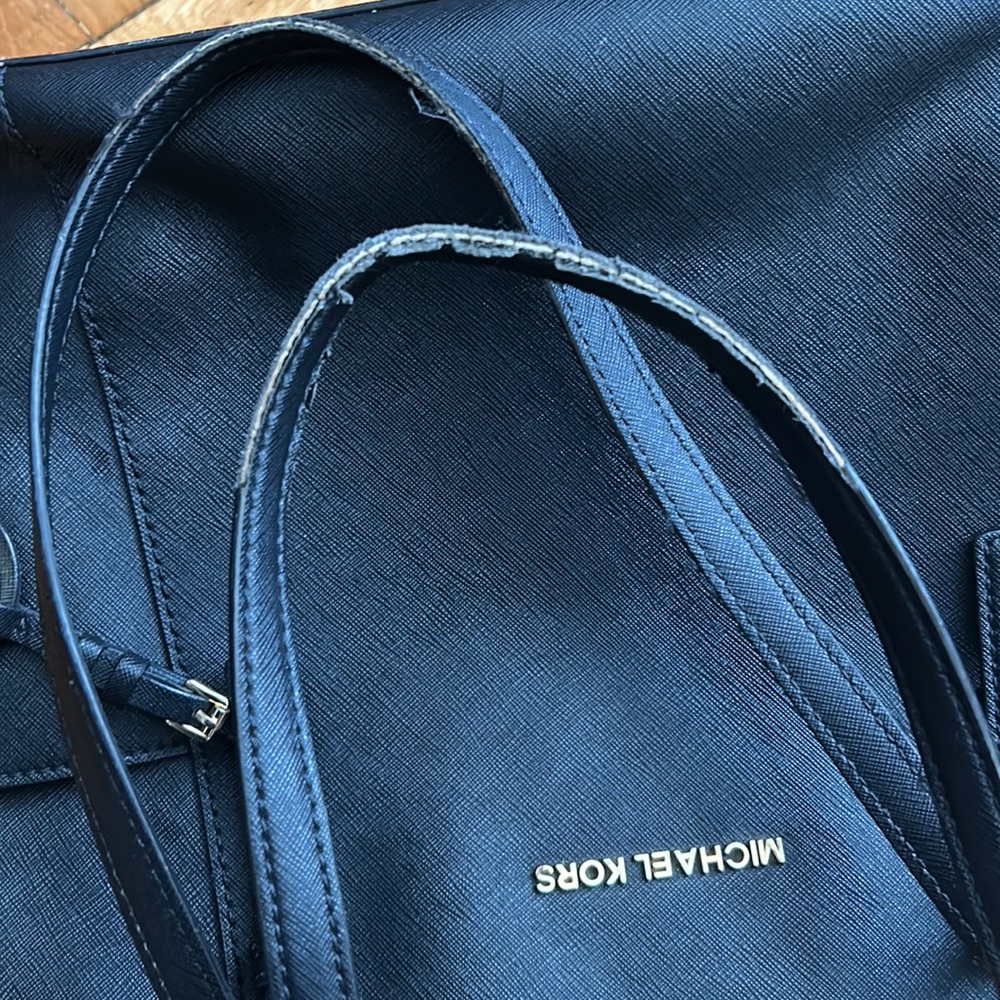 Michael Kors Jet Set Tote - Picture 7 of 10